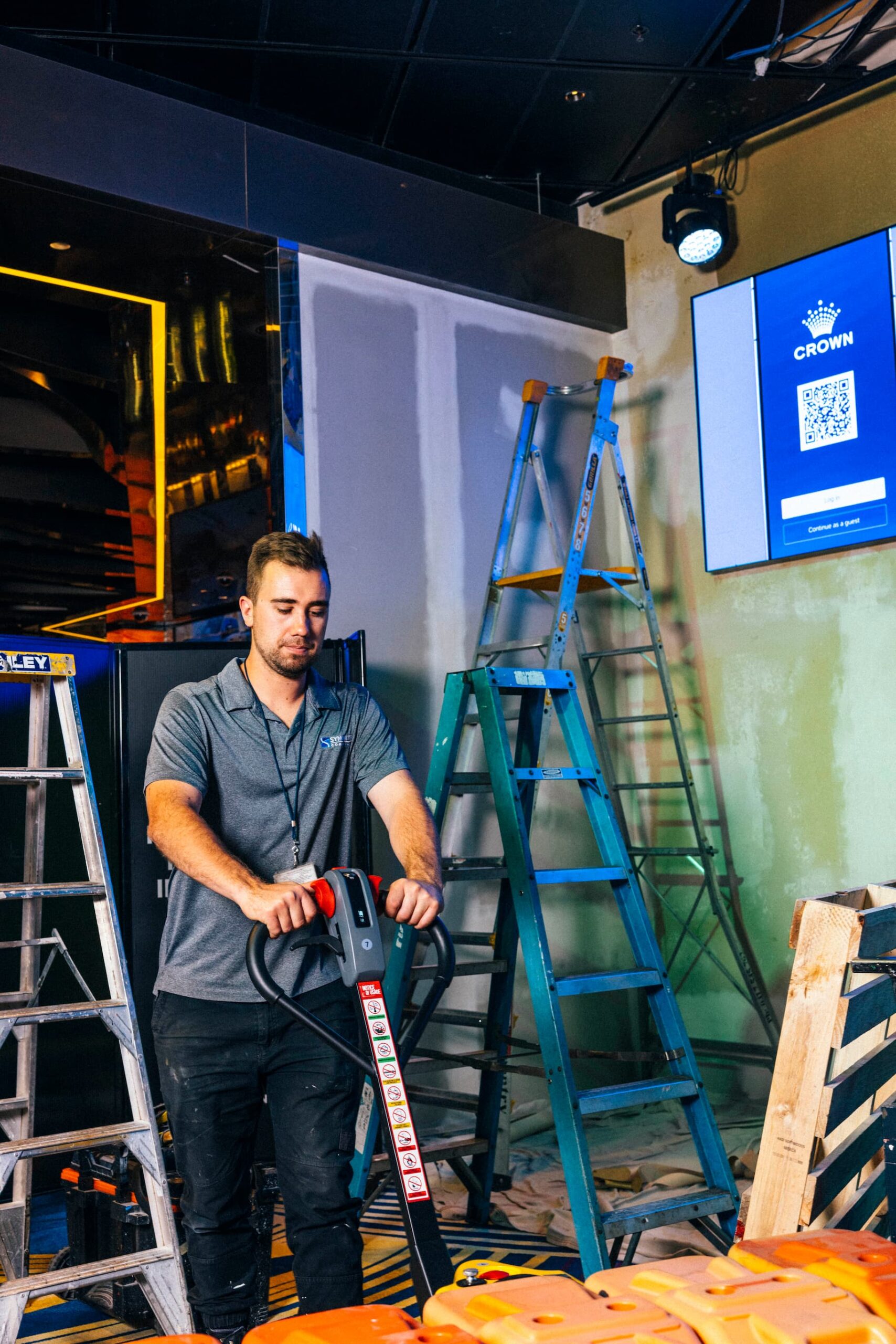 SYMMETRYCOMMERCIAL_CROWN_NOV2024A-9985 - c